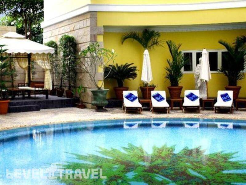 Фотография Four Seasons Place Hotel