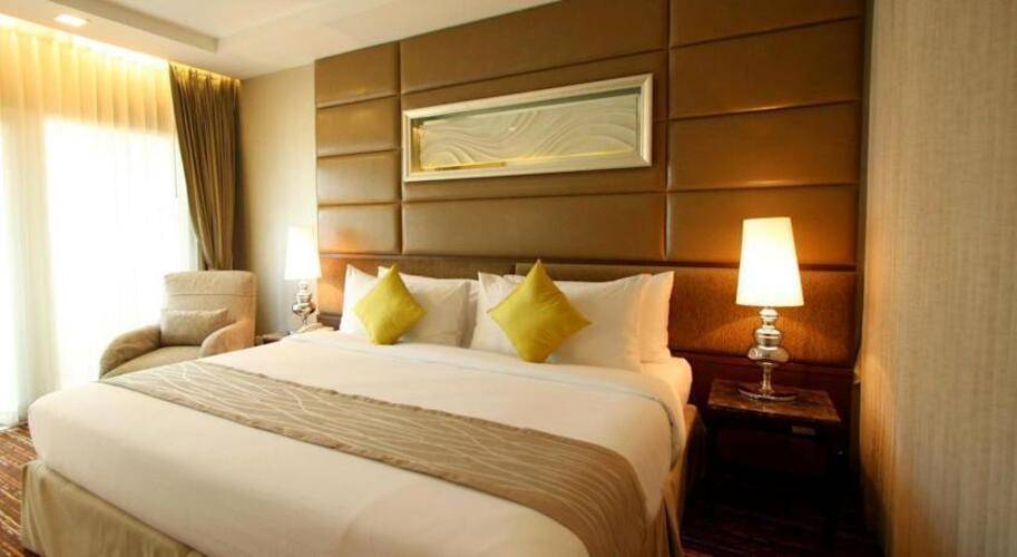 The Intimate Hotel