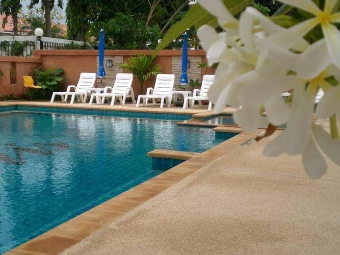 Naris Art Hotel