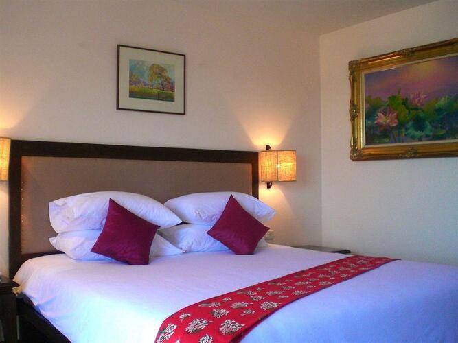 Naris Art Hotel