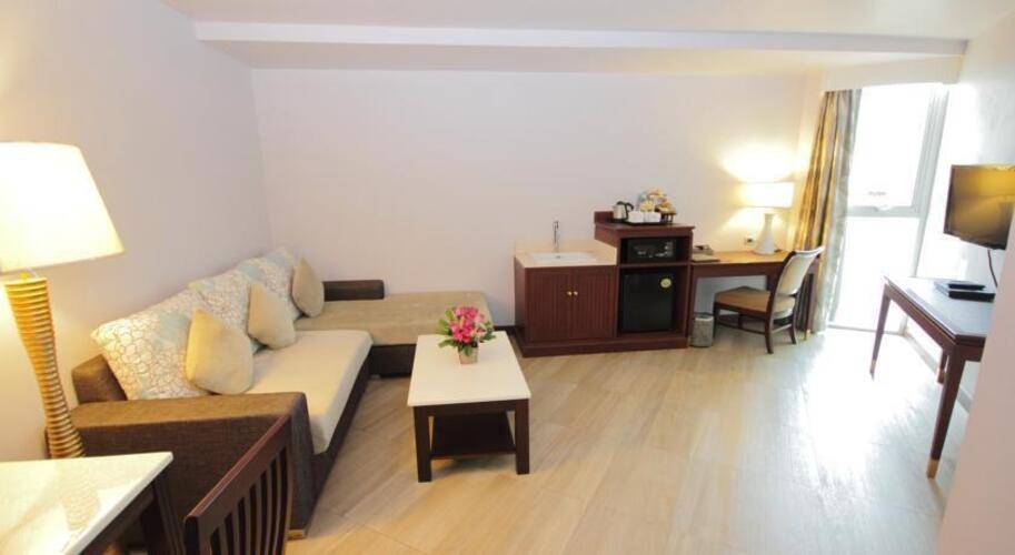 Aiyara Grand Hotel