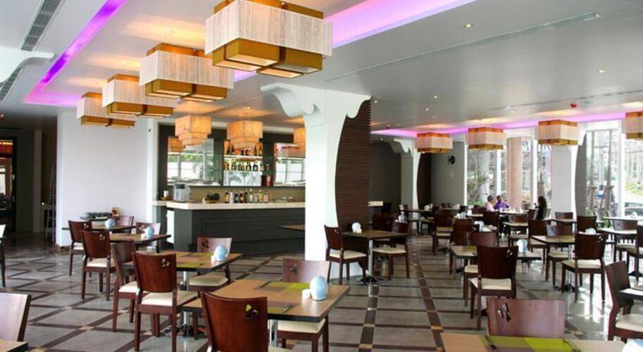 Aiyara Grand Hotel