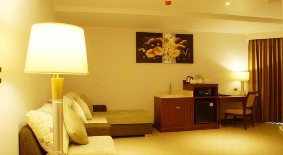 Aiyara Grand Hotel