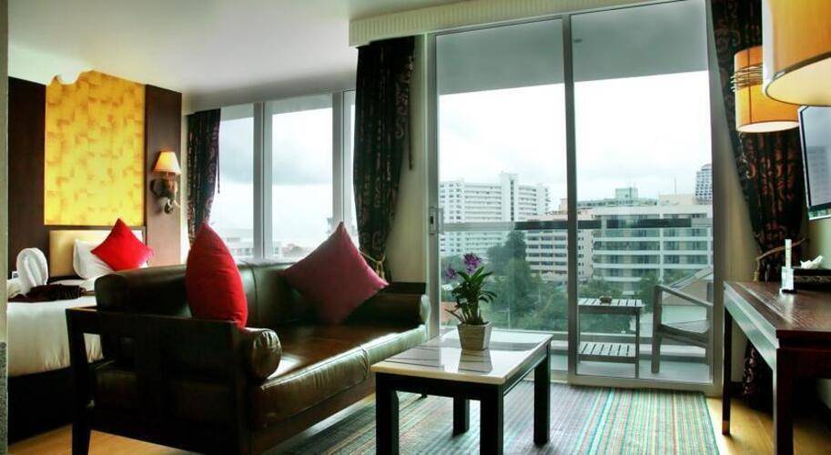 Aiyara Grand Hotel