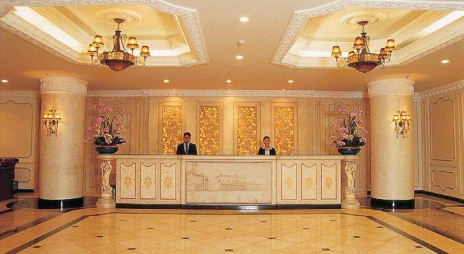 Lk Metropole Hotel