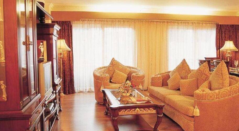 Lk Metropole Hotel