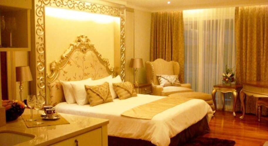 Lk The Empress Hotel