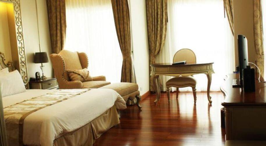 Lk The Empress Hotel