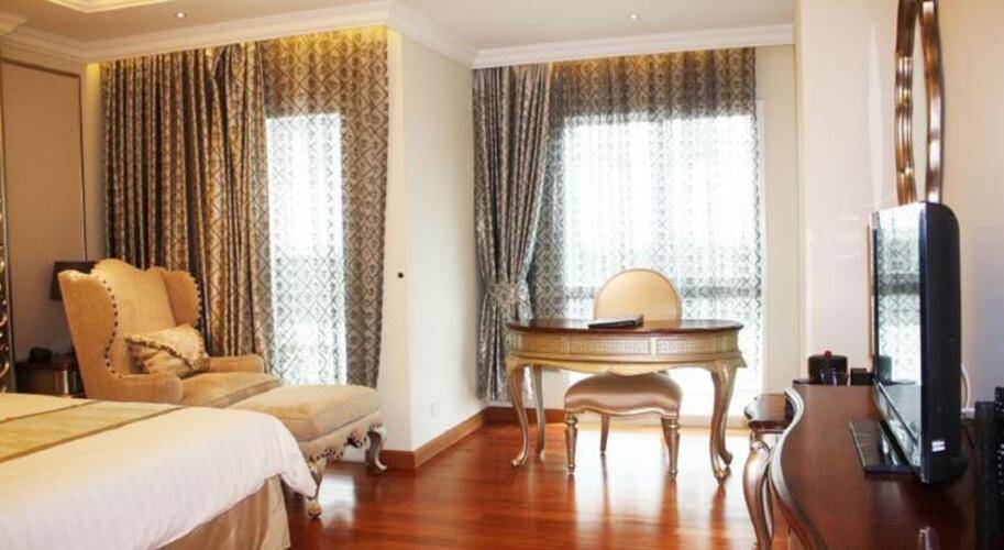 Lk The Empress Hotel