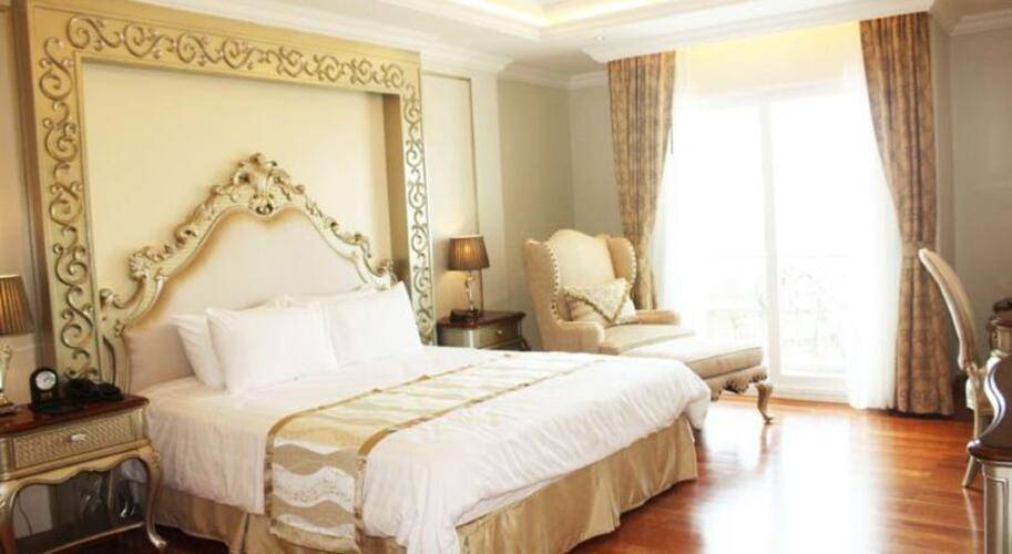 Lk The Empress Hotel
