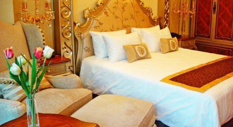 Lk The Empress Hotel