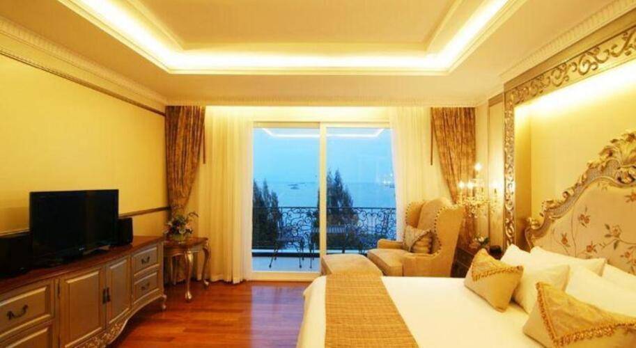 Lk The Empress Hotel