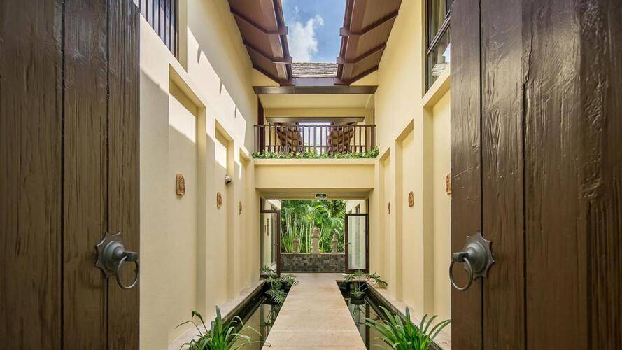 Yalong Bay Villas & Spa