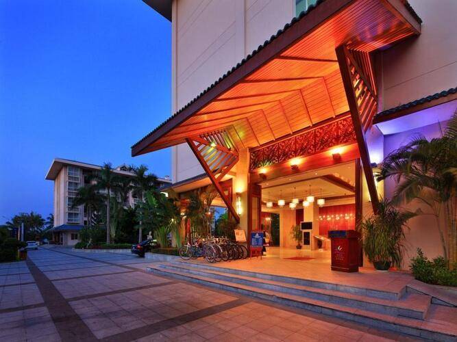 Yelan Bay Resort