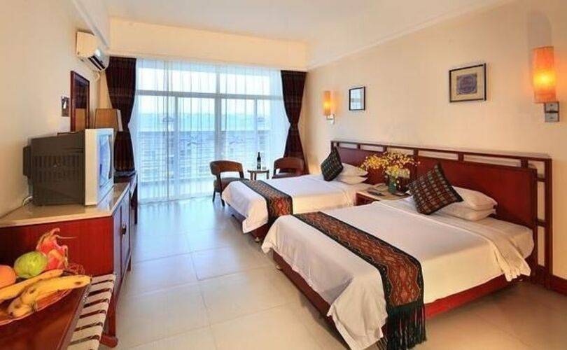 Yelan Bay Resort