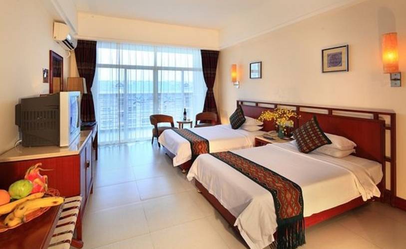 Yelan Bay Resort