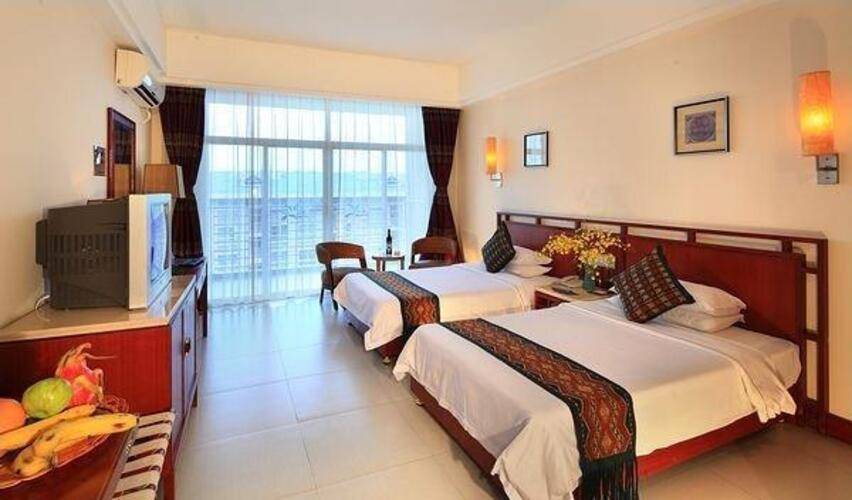 Yelan Bay Resort