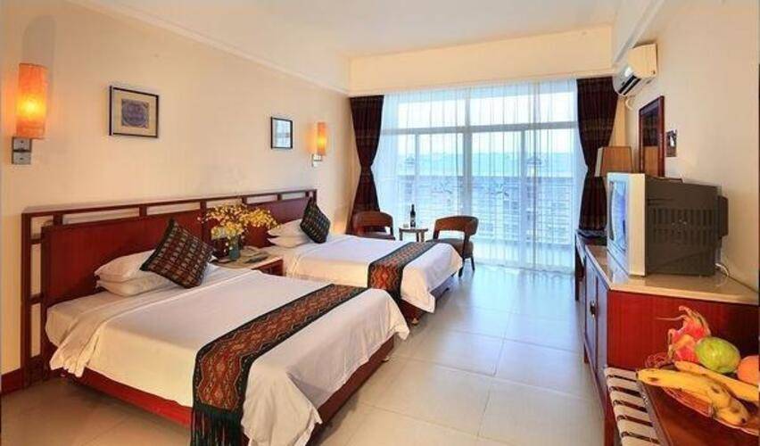 Yelan Bay Resort