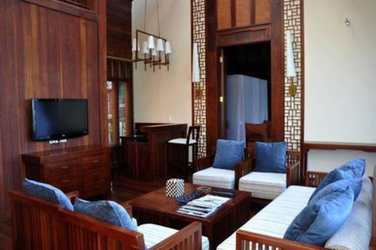 Yalong Bay Earthy Paradise Bird's Nest Resort
