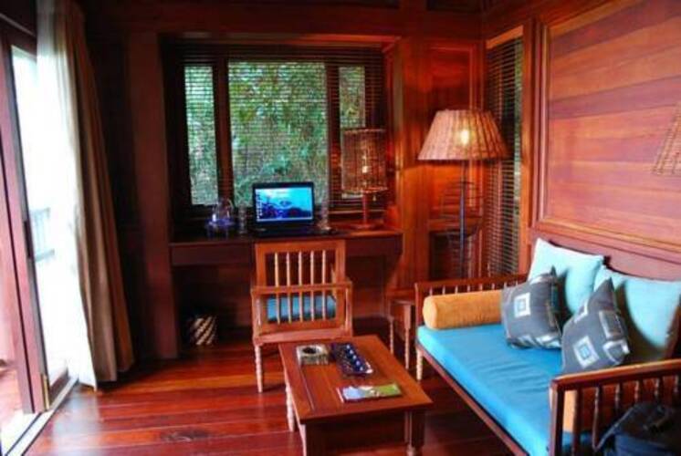 Yalong Bay Earthy Paradise Bird's Nest Resort