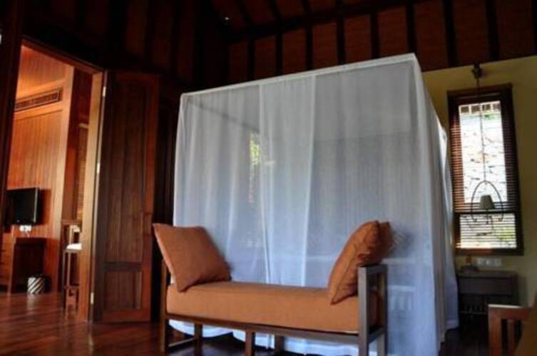 Yalong Bay Earthy Paradise Bird's Nest Resort