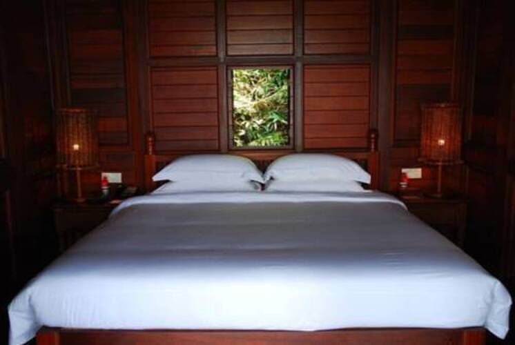 Yalong Bay Earthy Paradise Bird's Nest Resort