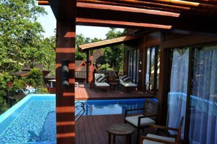Yalong Bay Earthy Paradise Bird's Nest Resort