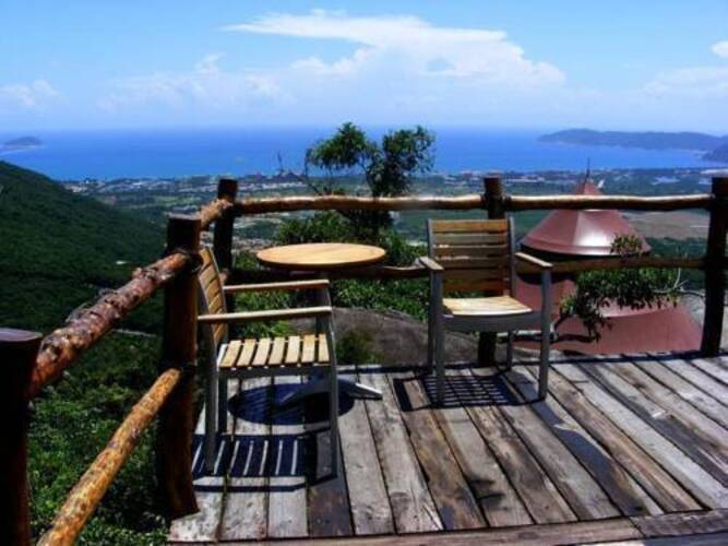 Yalong Bay Earthy Paradise Bird's Nest Resort