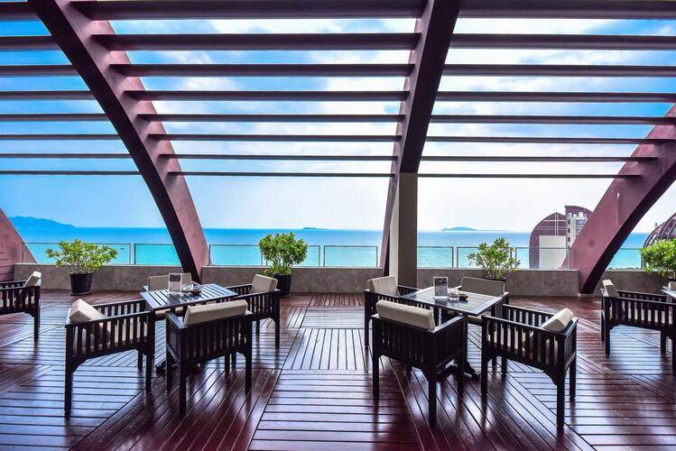 Pullman Oceanview Sanya Bay Resort & Spa