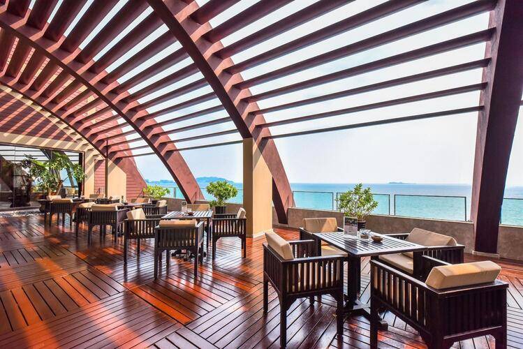 Pullman Oceanview Sanya Bay Resort & Spa