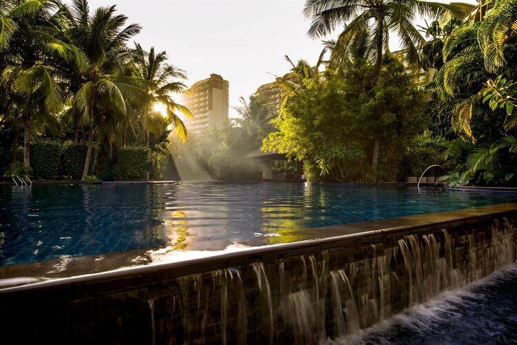 Pullman Oceanview Sanya Bay Resort & Spa