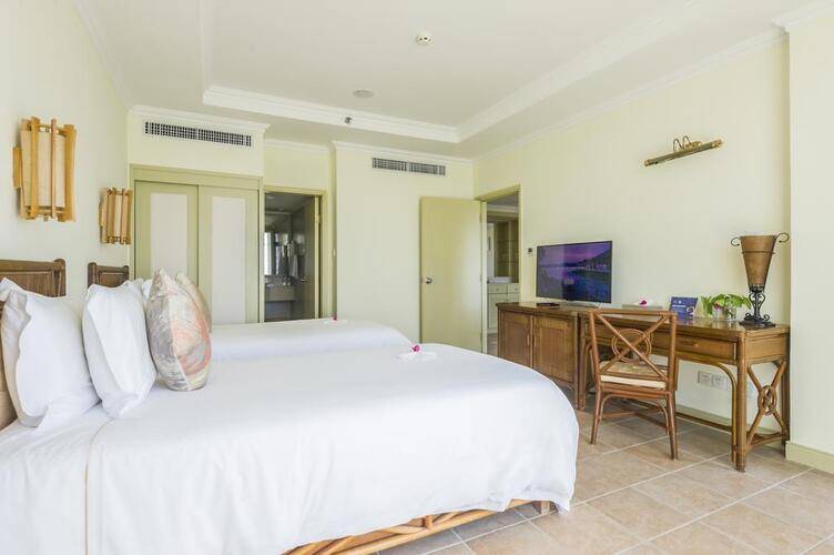 Golden Palm Resort Yalong Bay