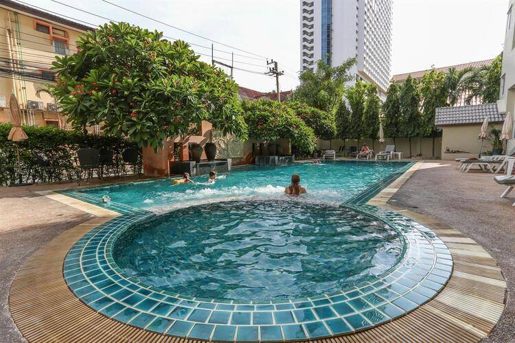Crown Pattaya Beach Hotel