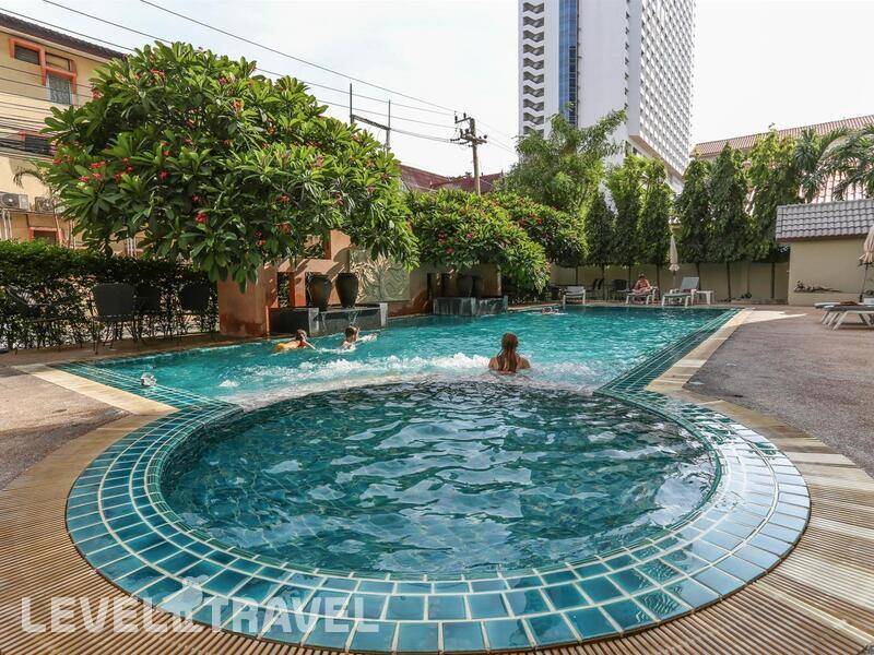 Фотография Crown Pattaya Beach Hotel