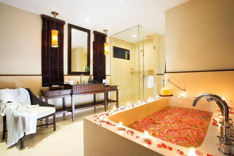 Paradox Resort Phuket (Ex.Movenpick Resort & Spa Karon Beach)
