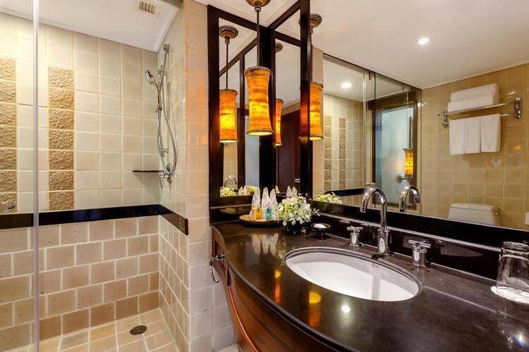 Paradox Resort Phuket (Ex.Movenpick Resort & Spa Karon Beach)