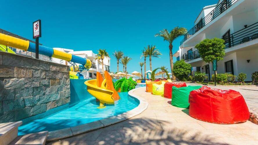 La Rosa Waves Resort (Ex. Premium Seagull Resort)