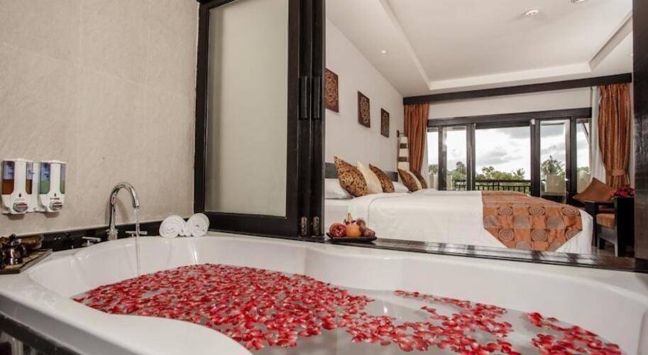 Horizon Karon Beach Resort & Spa