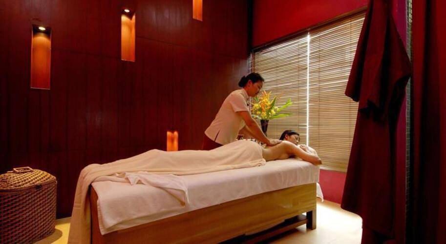 Horizon Karon Beach Resort & Spa