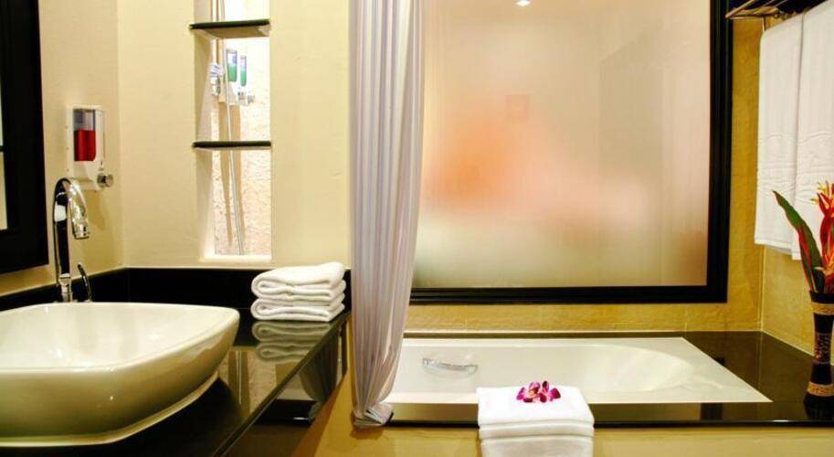 Horizon Karon Beach Resort & Spa