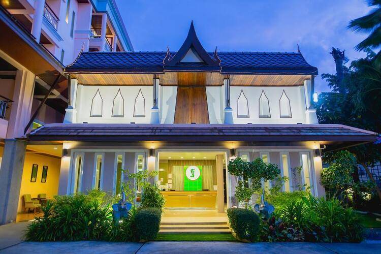 Thanthip Beach Resort