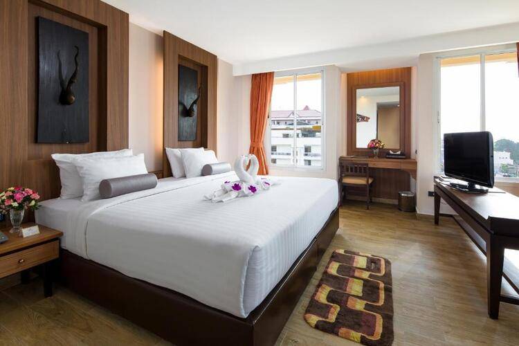 Aiyara Palace Hotel