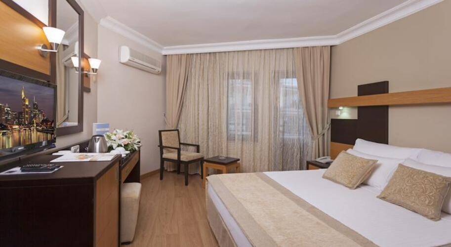 Kandelor Hotel