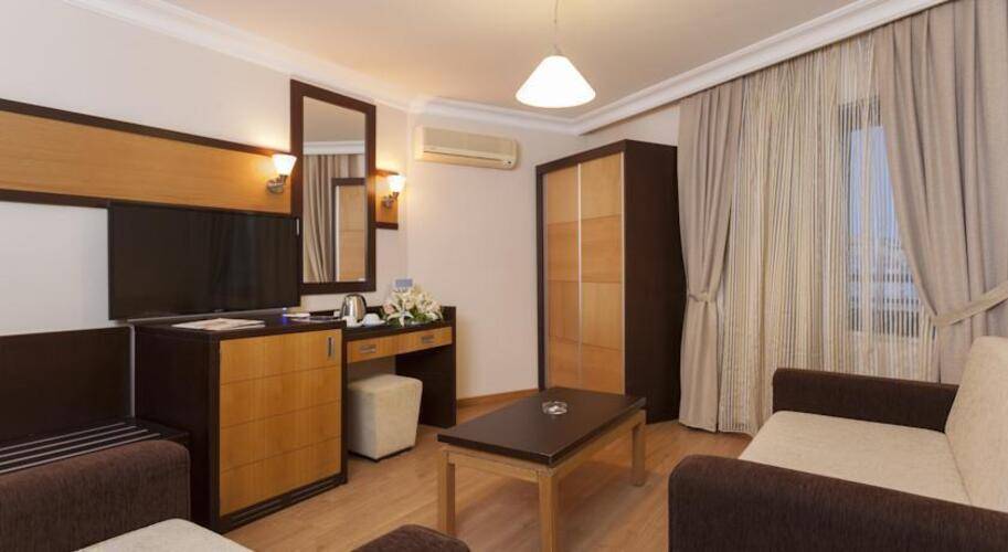 Kandelor Hotel