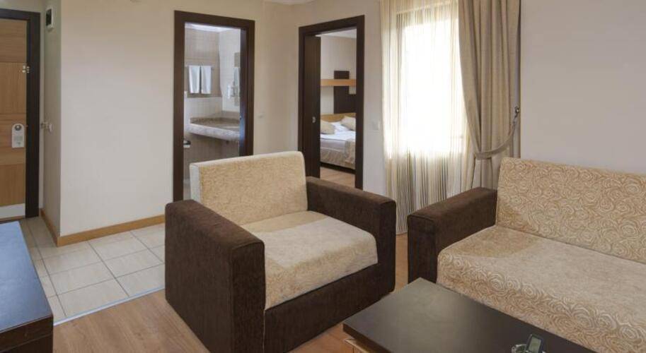 Kandelor Hotel