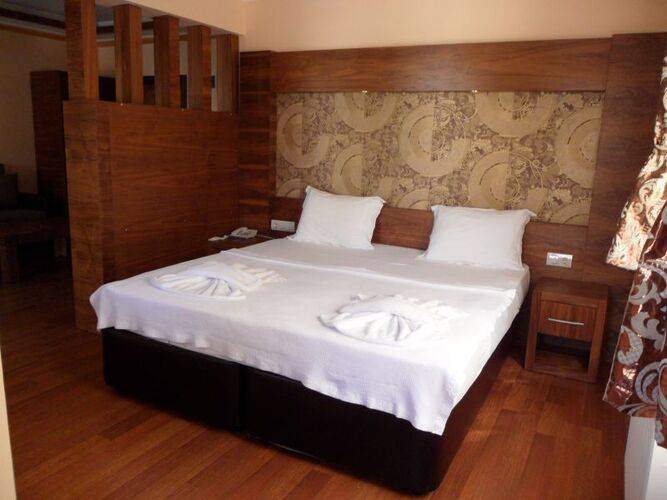 Kemper Dinara Hotel