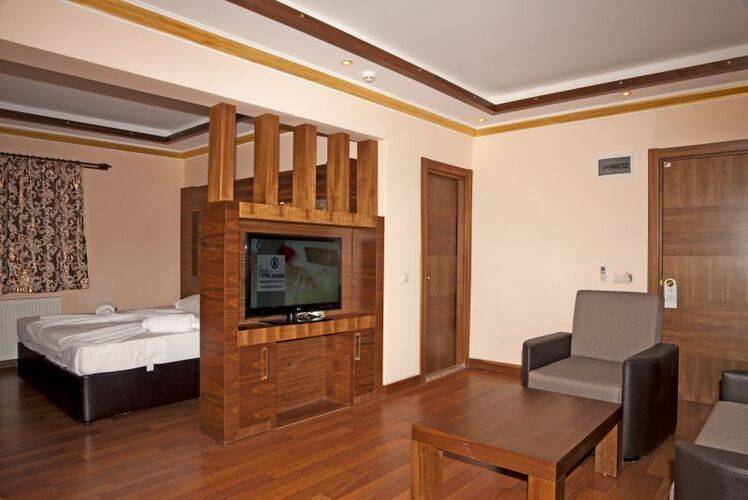 Kemper Dinara Hotel