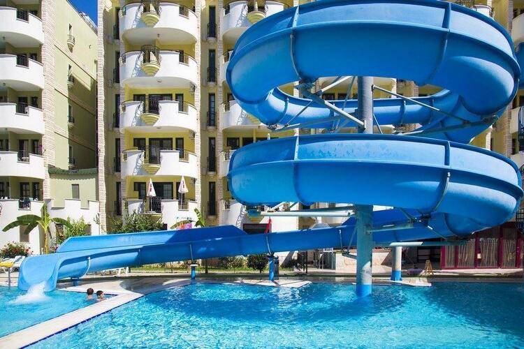 May Garden Club Hotel