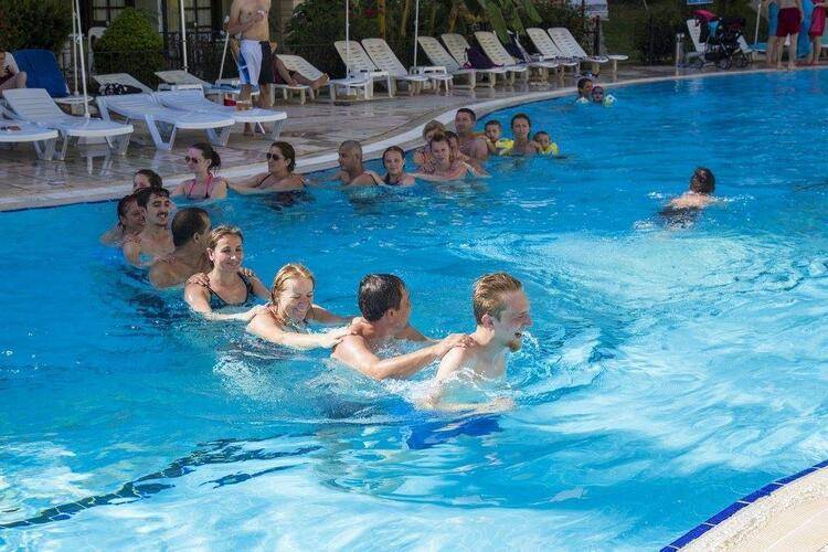 May Garden Club Hotel