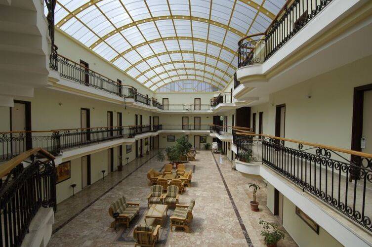 Rose Hotel